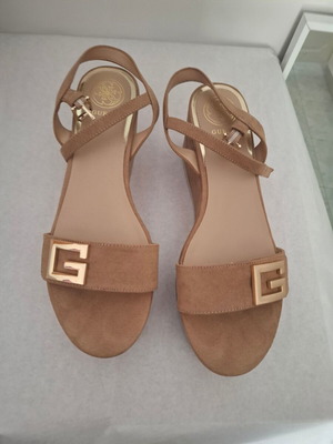 Guess women's camel platform sandals size 40 like new