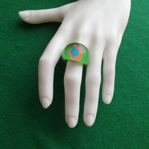 Blown glass sun ring in green color new