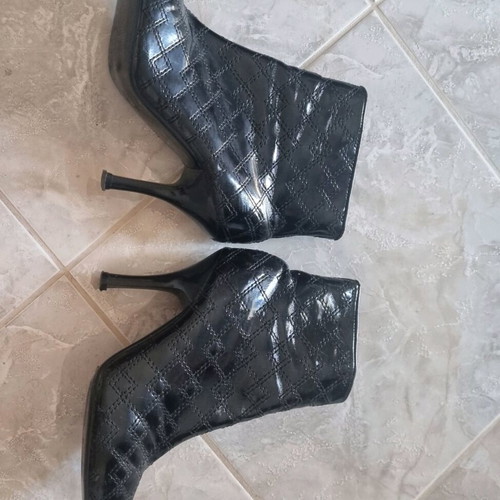 Patent leather ankle boots like new, black, size 37