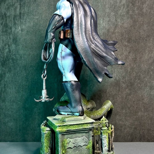 Batman statue from The Dark Knight Returns, like new, 1:9 scale