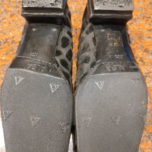 Casadei pumps new, size 37, black with pony skin and laser leather