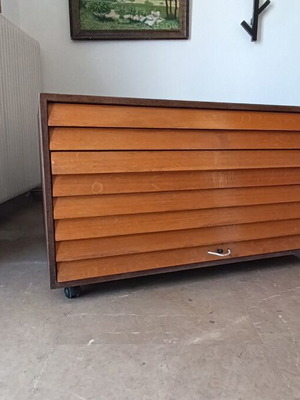 Wooden Drawer Cabinet with 8 Drawers and Wheels like new