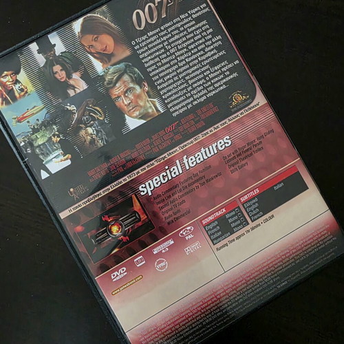 James Bond Live and Let Die DVD Special 007 Edition like new