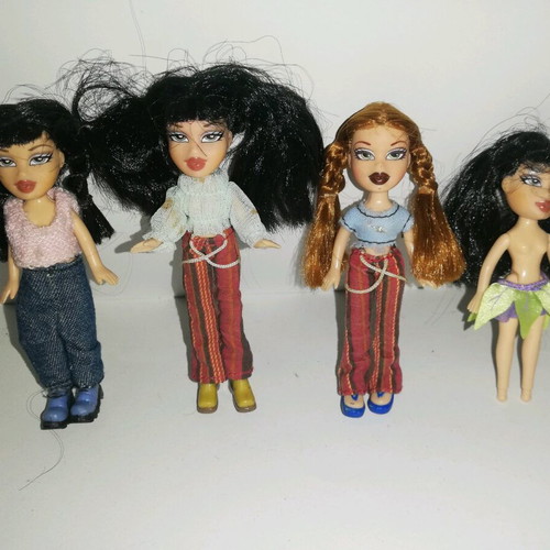 Bratz mini dolls used, pack