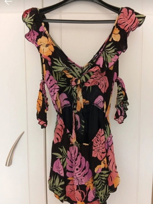 Floral One-Piece Romper Mini with Front Cutout and Bow, like new
