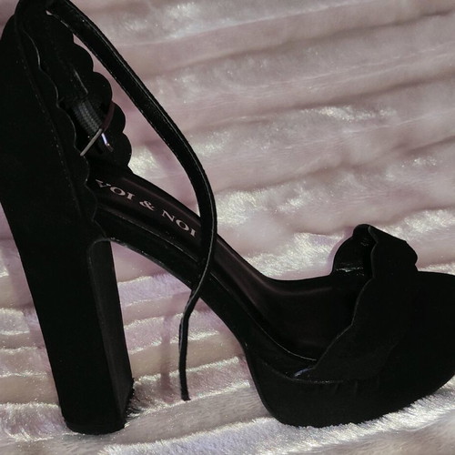 High black suede sandal with platform