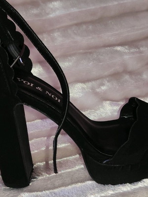 High black suede sandal with platform