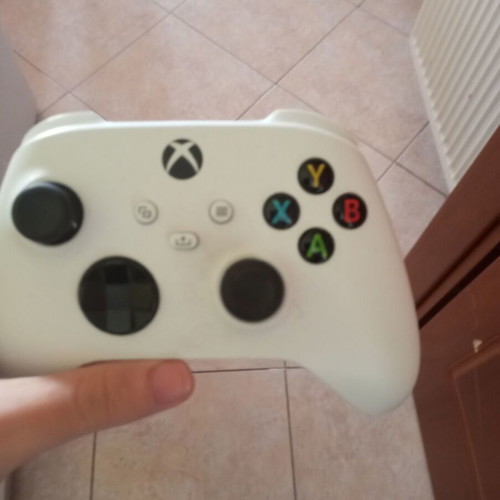 Xbox Series S 512 GB σαν καινούργιο με άριστο χειριστήριο