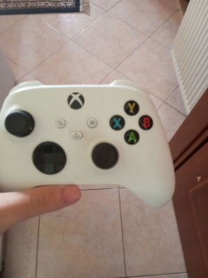 Xbox Series S 512 GB σαν καινούργιο με άριστο χειριστήριο