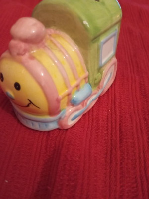 Ceramic piggy bank like new, small and cute