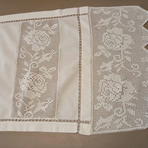 Crochet table runner with rose design new for dining table