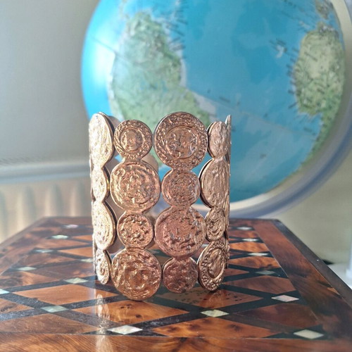 Gold bracelet carved like new