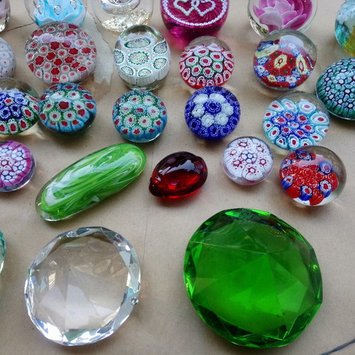 Paperweight collection 100, old antiques and newer Murano, Saint Louis, Baccarat