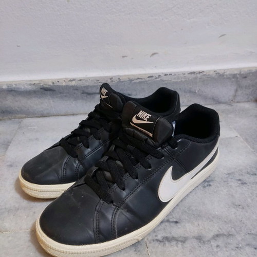 Nike sneakers used, black, size 40