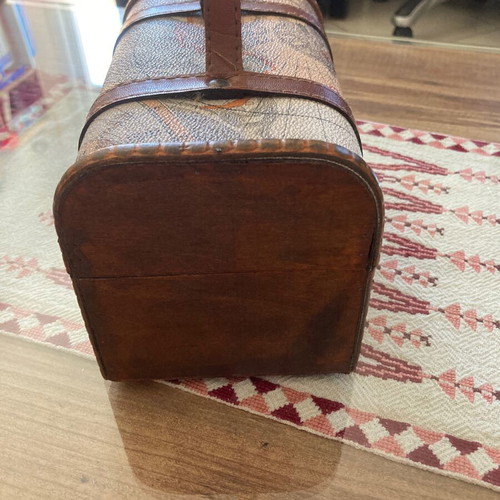 Wooden decorative chest themed "The Treasure of the Pirates" like new with leather details