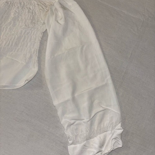 White blouse with ruffles and long sleeves like new