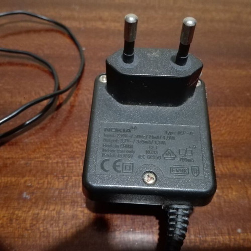 Nokia 6110 vintage mobile phone used with charger