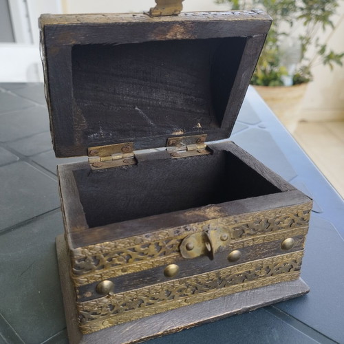 Wooden box like new with brass details handmade
