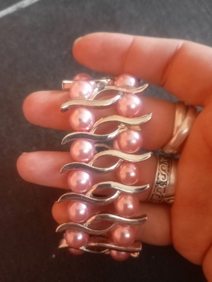 Elastic bracelet used with slightly loose elastic