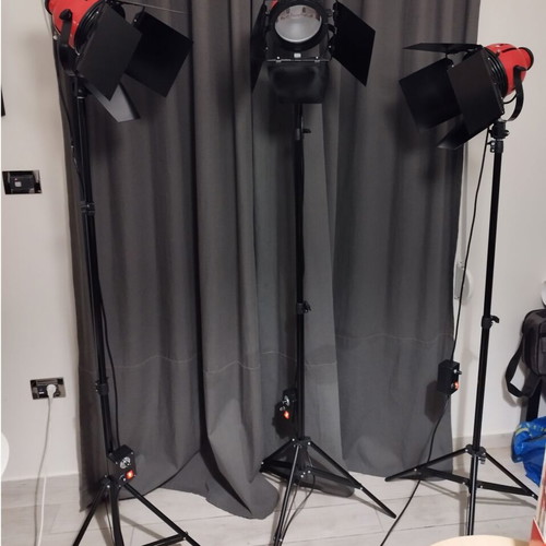 Studio lighting used 3x800W redheads and 2 softbox 125W with tripods