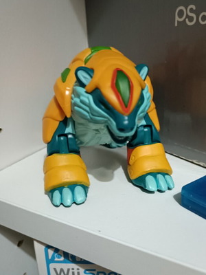 Gormiti Hyper Beast Cryos figure used with sound and light
