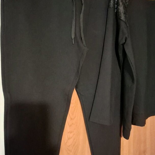 Set with black sequin details like new