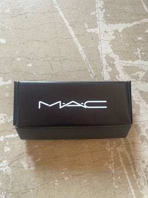 Mac packaging boxes set of 5 like new, hard cardboard