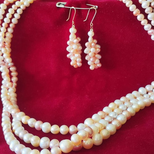 Pearl jewelry set with necklace and earrings