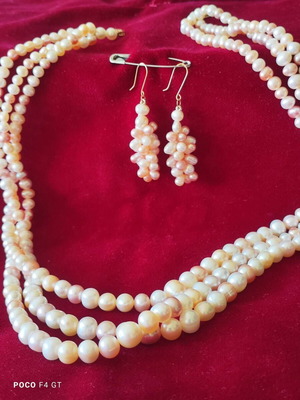 Pearl jewelry set with necklace and earrings