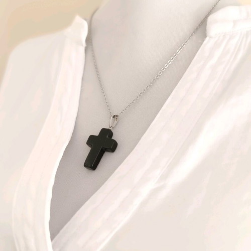 Unisex steel chain with black onyx cross – protection and style