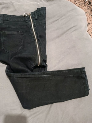 Jeans used, black, with front and back zipper