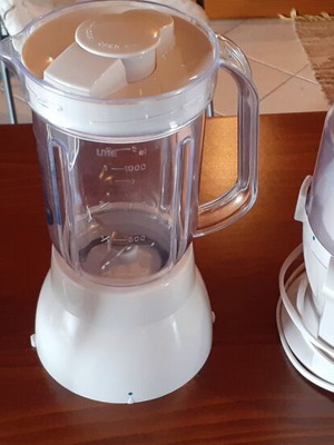 Electric Cutter/Grater like new for vegetables, cheese, chocolate, nuts