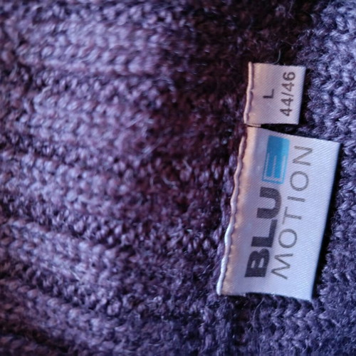 Purple knit sweater like new with unique collar, size L
