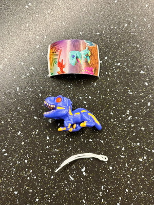 Funko Pop Kinder Joy Jurassic World σε μπλε και κίτρινο χρώμα σαν καινούριο