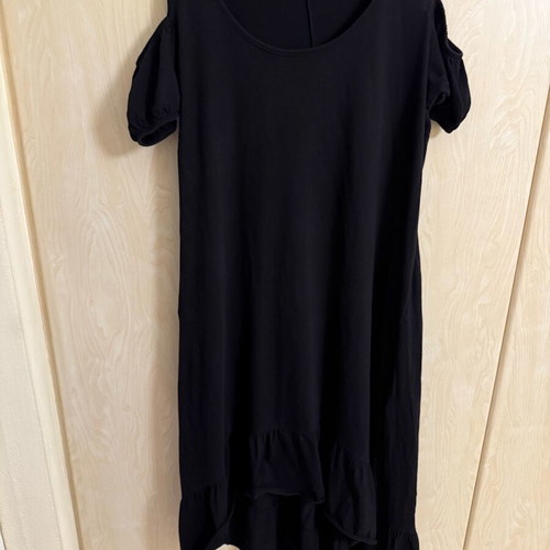 Dress black with sleeves and frill, like new, size XL