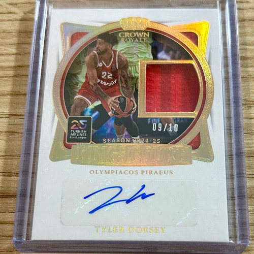 Αριθμημένη κάρτα Tyler Dorsey με υπογραφή και patch Ολυμπιακός Euroleague 2024-25