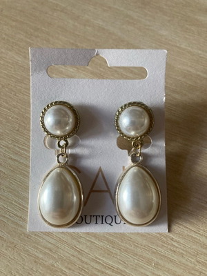 Dangling earrings used