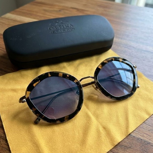 No Logo Sunglasses Italian Origin with Acetate Frame