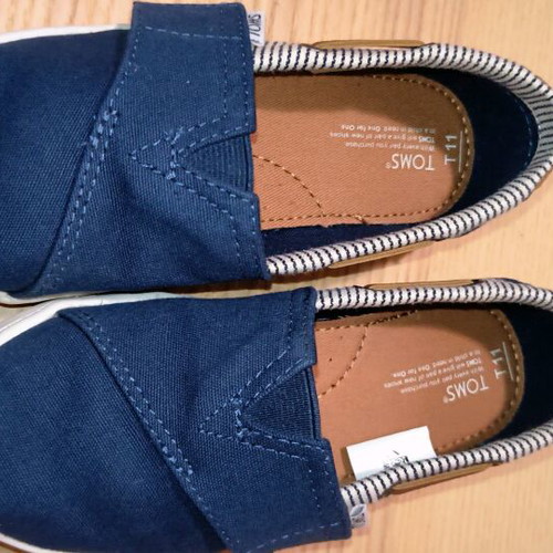 Toms navy casual shoes for boys like new, size 28.5