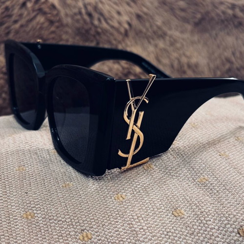 Ysl sunglasses like new, black