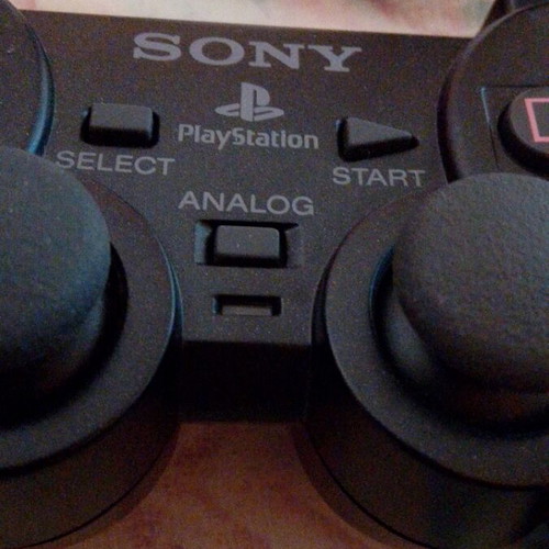 PlayStation controllers like new, pack of 2 with 8 MB memory card Sony