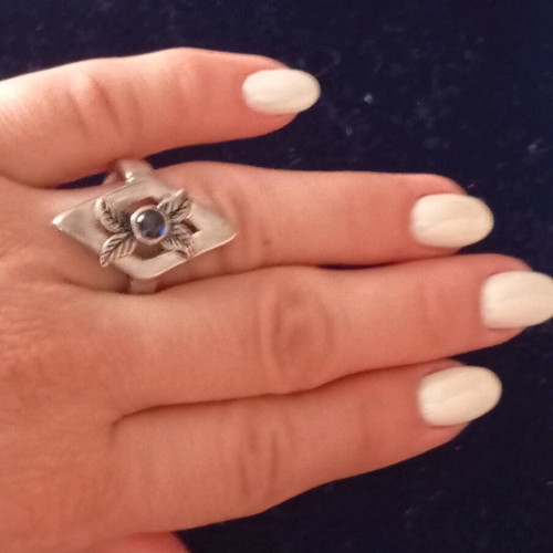 Silver 925 ring new with blue stone, size 62