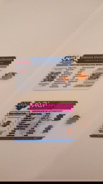 2 πέτρες μαζί με τα πιστοποιητικά τους