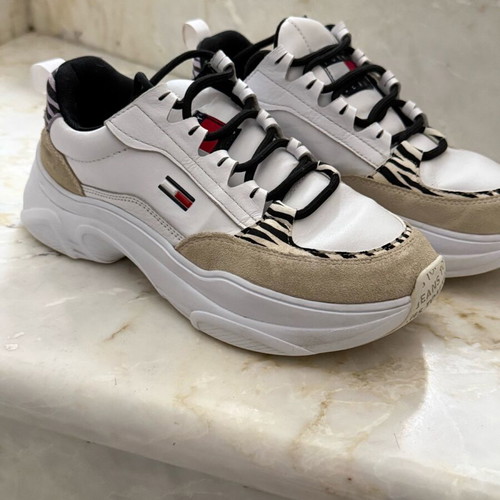 Tommy Hilfiger white sneakers like new, size 38