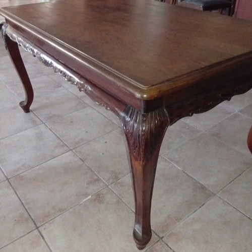 Leontos Antique Table in Like New Condition, Walnut Wood