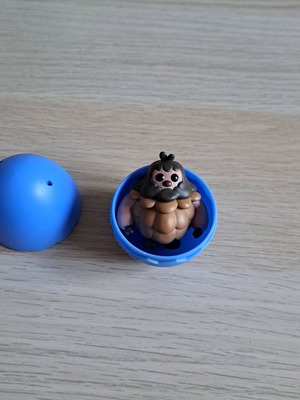 Adopt Me egg with animal figure 5 cm new