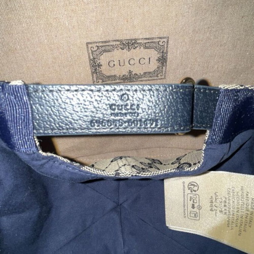 Gucci navy cap size M like new