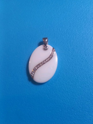 Pendant made of white ceramic with 925 silver and rose gold zirconia
