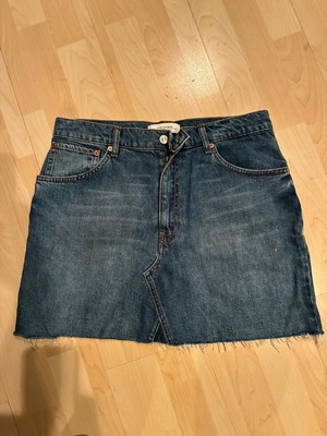 Zara mini denim skirt like new, blue, size L