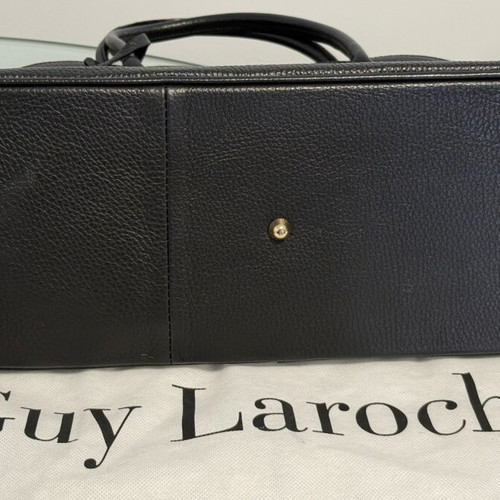 Guy Laroche black leather handbag like new